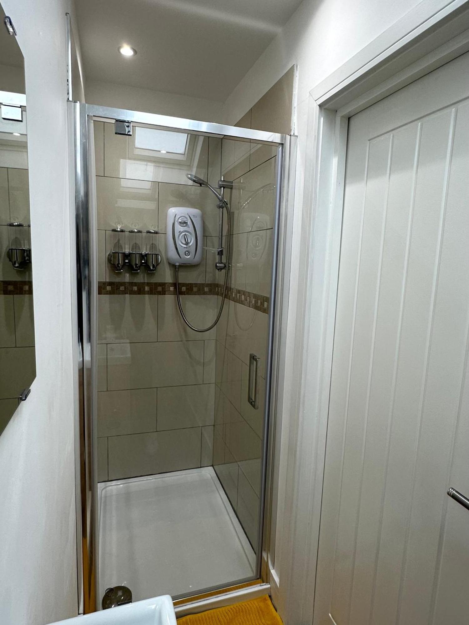 Vibrant Apartments Close To City Centre 카디프 외부 사진
